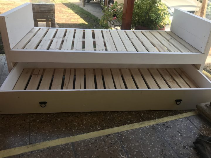 Cama nido blanca de madera a medida